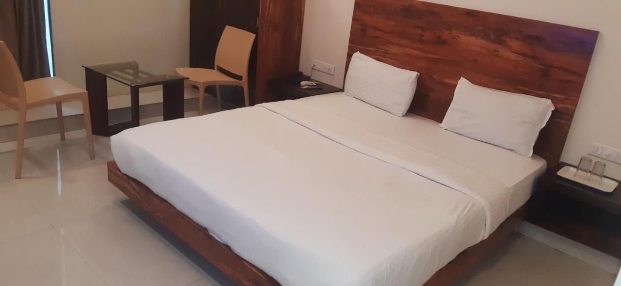 Hotel Sai Comforts Bapane Екстер'єр фото